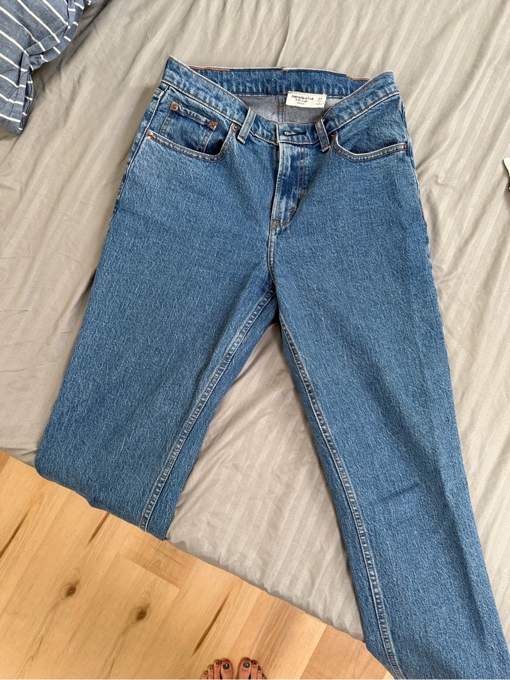 Abercrombie & Fitch Light Blue '90s Straight Mid Rise Jeans